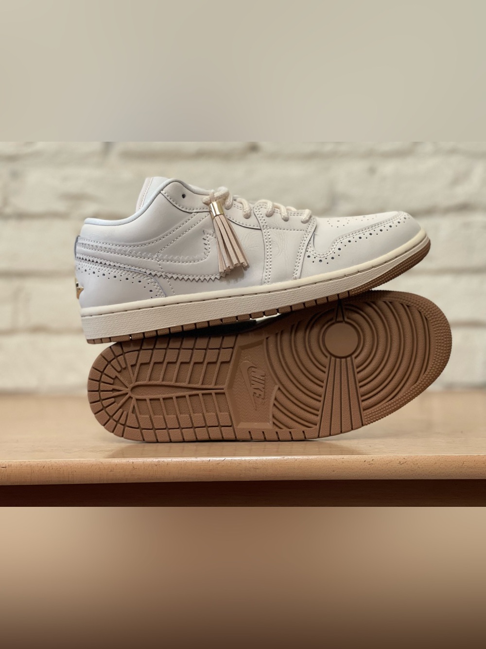 Nike Air Jordan 1 Low SE Chalk Metallic Gold IO0759-100 Women 10 / Men 8.5 Shoes